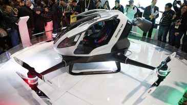 Dünyanın ilk insan taşıyabilen drone modeli