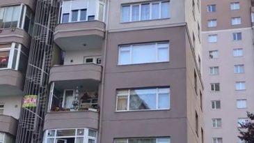 Camdan atlayan kadını eşi durduramadı