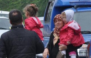 Çocuklarını odaya kilitleyip eşini öldürdü