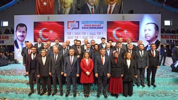 Adaylar sahneye çıktı