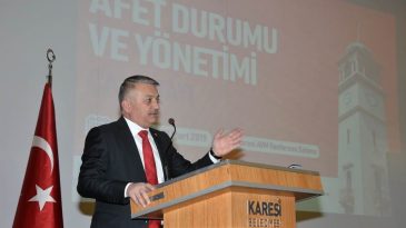 Afet çalıştayında konuşan Vali Yazıcı
