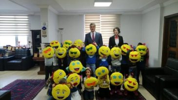 Kurum amirlerinden çocuklara masal ziyafeti