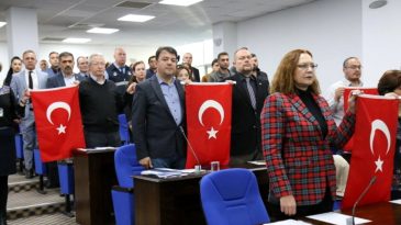 Edremit Belediye Meclisi nde şehitler anıldı