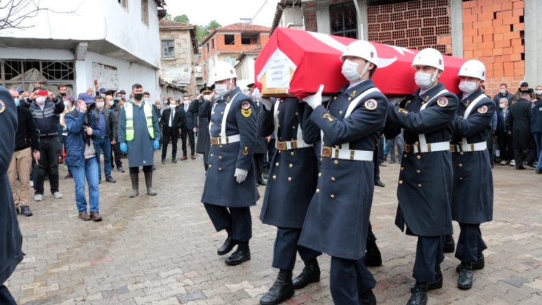 Şehit uzman çavuş memleketi Balıkesir de son yolculuğuna uğurlandı