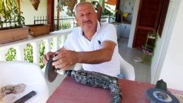 Burhaniye de bedava bıçak bileme yapıyor