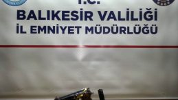 Polis aranan 22 şahsı yakalarken, 7 silah ele geçirdi