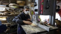 Ahşap ustası, siparişe yetişemiyor