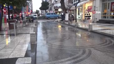 Bandırma da kar öncesi sağanak yağış etkili oluyor