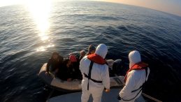 Ayvalık açıklarında 24 düzensiz göçmen yakalandı, geri itilen 6 düzensiz göçmen ise kurtarıldı