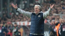 Jorge Jesus’tan ‘zemin’ tepkisi: Şartlar utanç verici, böyle sahalarda maç oynanmamalı