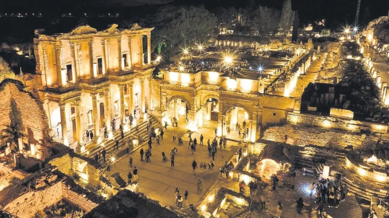 Gece müzeciliği Efes’e nefes oldu