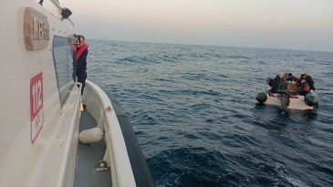 Ayvalık’ta 18 düzensiz göçmen yakalandı
