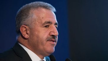 Bakan Arslan: ‘Ak kadrolar Reisini bağrına basmaya hazır’
