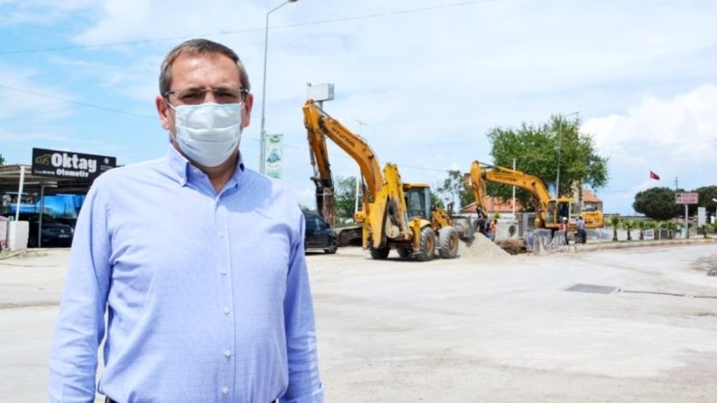 Ayvalık Belediyesi nden Küçükköy e 13 bin metrekare kilit parke yol