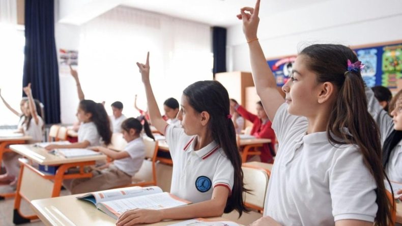 Okul kıyafetleriyle ilgili yeni karar