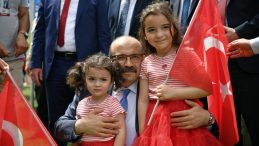 Balıkesir Valisi İsmail Ustaoğlu’ndan 23 Nisan Mesajı: Bu Bayram En Değerli Mirasımızdır